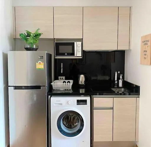 Modern Monthly Studio Fast Wifi Great Location *