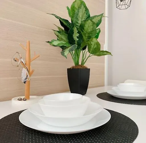 Modern Monthly Studio Fast Wifi Great Location Lejlighed