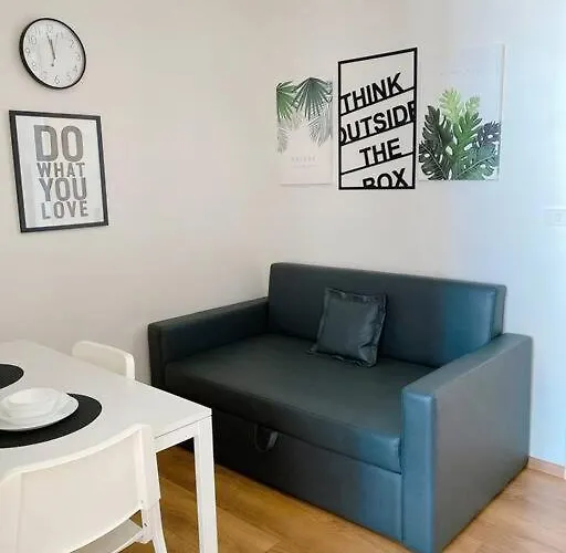 Modern Monthly Studio Fast Wifi Great Location Bangkok