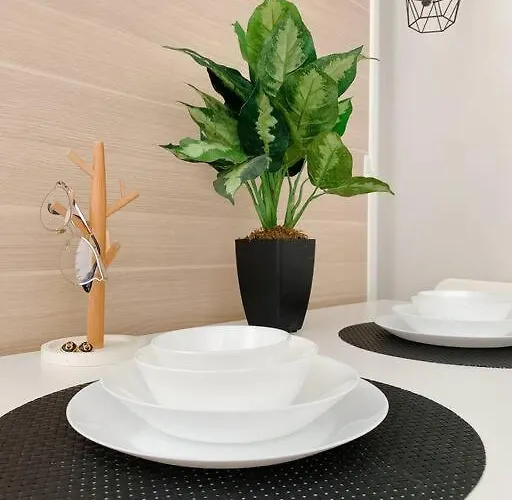 Modern Monthly Studio Fast Wifi Great Location