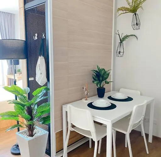 Modern Monthly Studio Fast Wifi Great Location Lejlighed